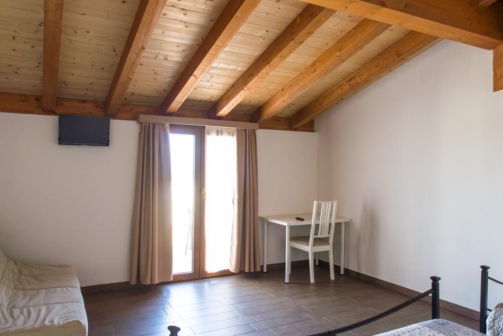 Agriturismo Chesini Castelnuovo del Garda Buitenkant foto